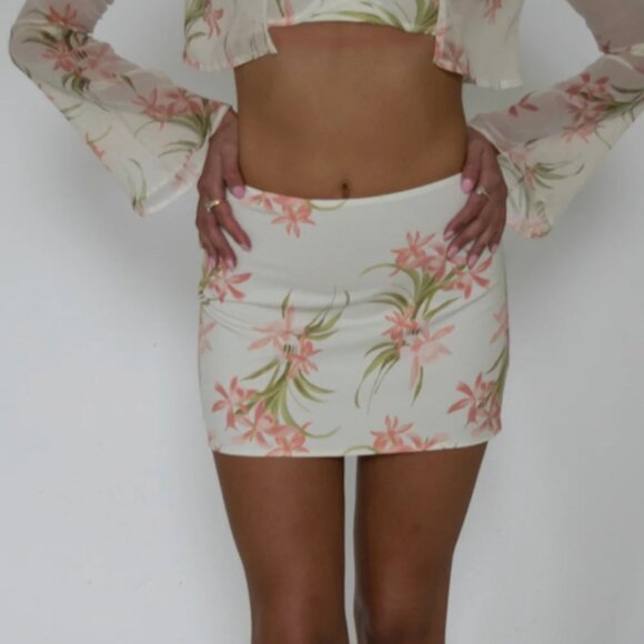 Bare Minimale Rosalinda Mini Skirt & Balconette Bra Set - Picture 4 of 9